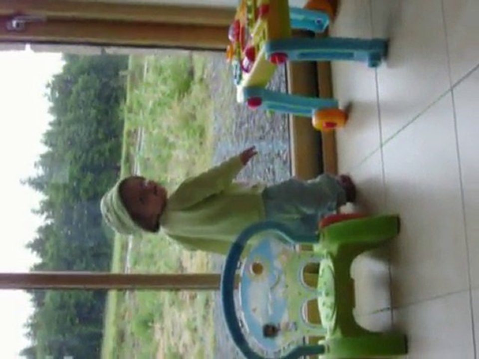 Angèle et ses premiers vrais pas