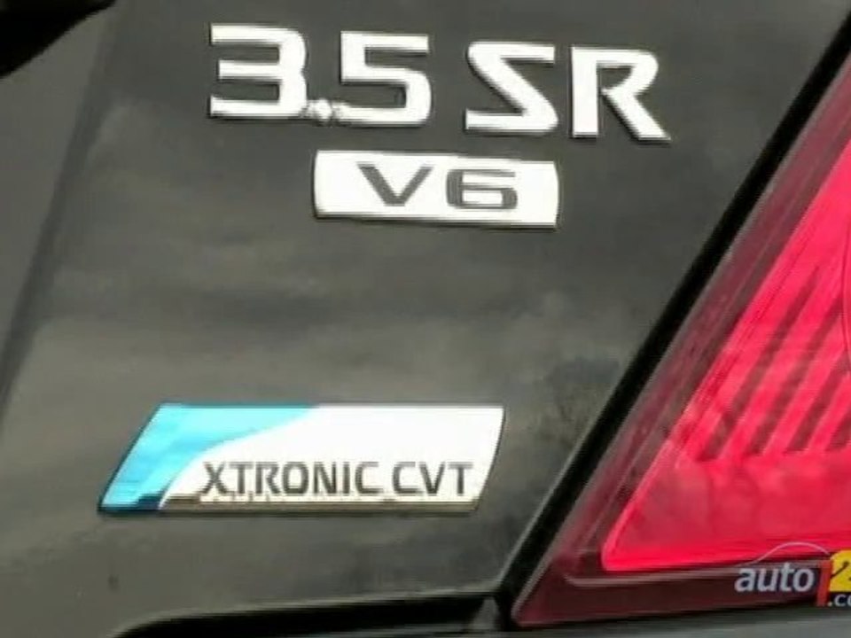 2010 Nissan Altima 3.5 SR Review by Auto123.com