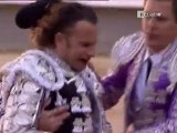 Un taureau embroche un torero par la bouche !!!
