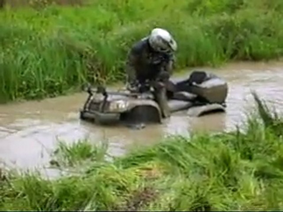 quad goes 520 court dans un bourbier et noyer a queaux 86