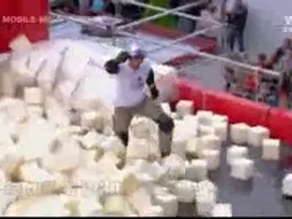 Saut du premier étage de la tour Eiffel