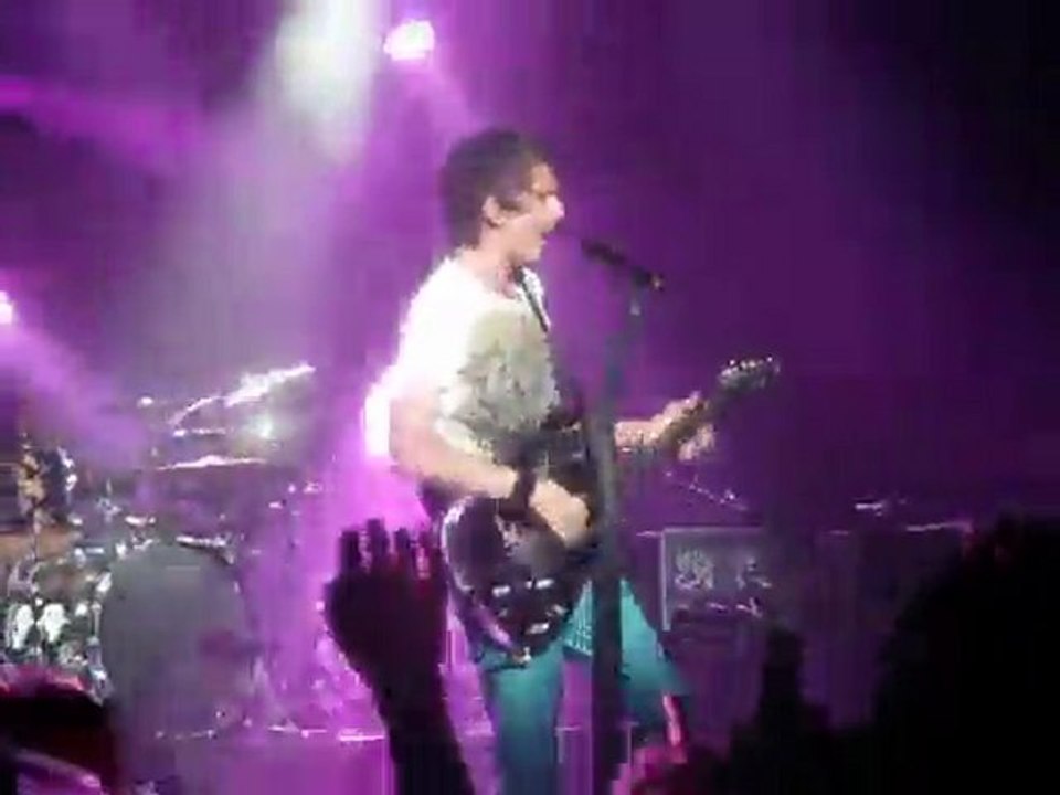 MUSE 25 MAI 2010 Casino de Paris plug in Baby