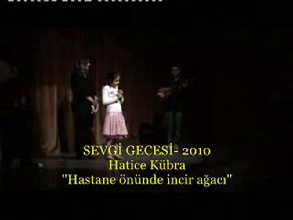 ANADOLU SEVGİ YUMAĞI  HATİCE KÜBRA ''Hastane önünde''