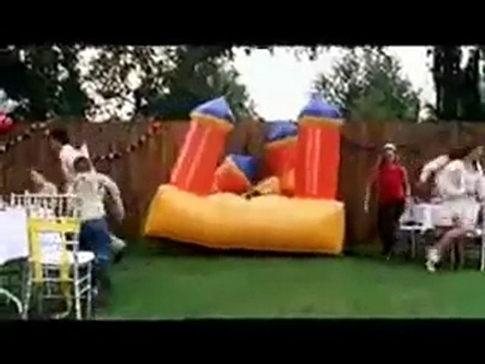 chateau gonflable humour noir