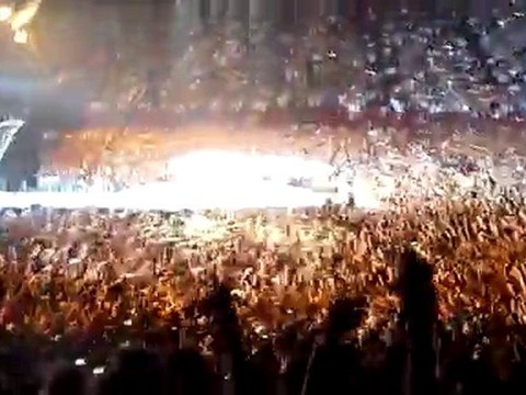 I got a feeling Black eyed peas Bercy 2010 la fosse en feu !