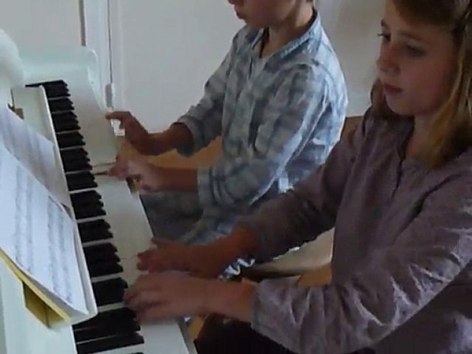 Clara et Thomas pour leur 1ère audition  à 4 mains