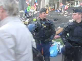 Évacuation des sans-papiers des marches de la Bastille