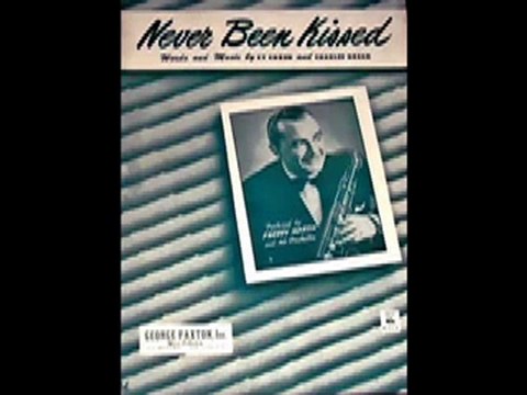 Freddy Martin & His Orchestra - Moon About Town