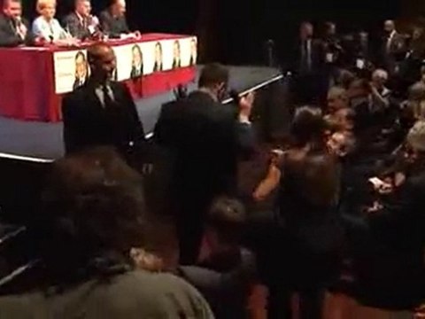 Marszałek Sejmu Bronisław Komorowski z gumowym penisem