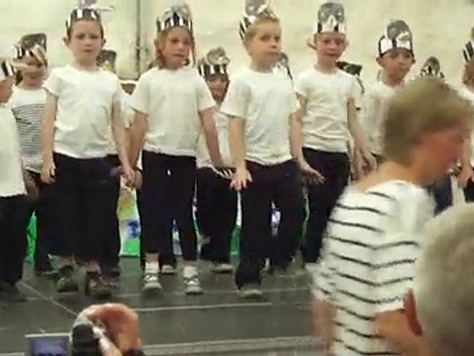 Clémence danse papa pingouin !