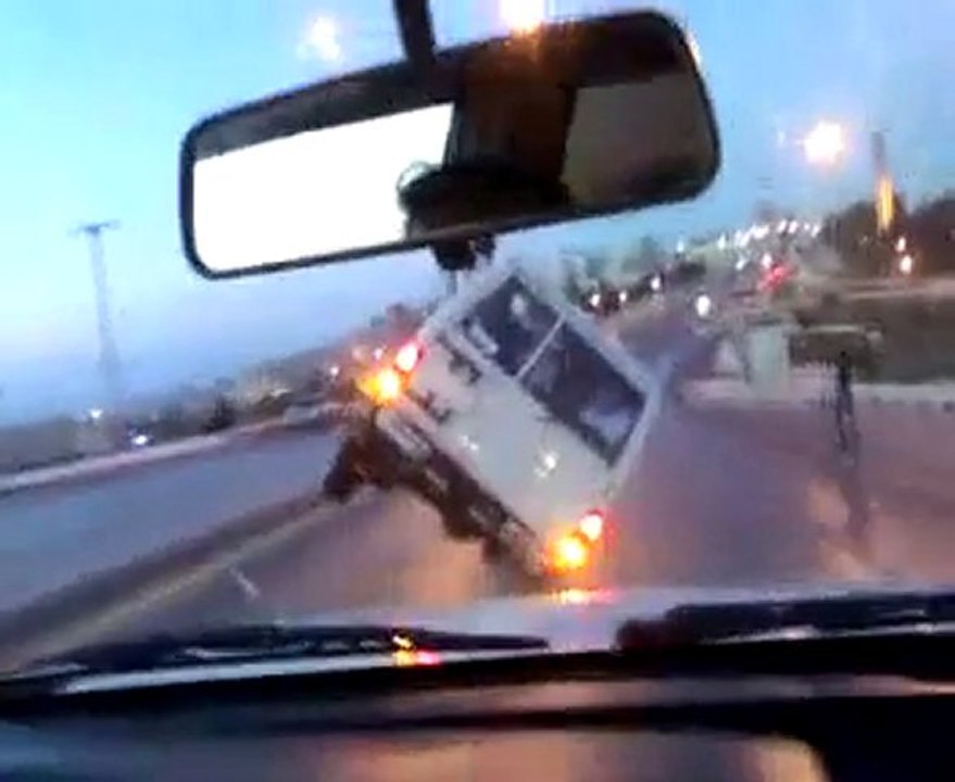 cadde ortasında iki teker üstünde jeep okumas.net