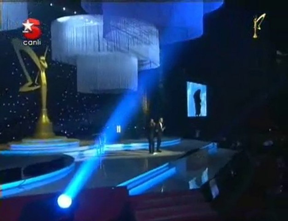 Emrah Gotur Beni Gittigin Yere Canlı Performans 2010