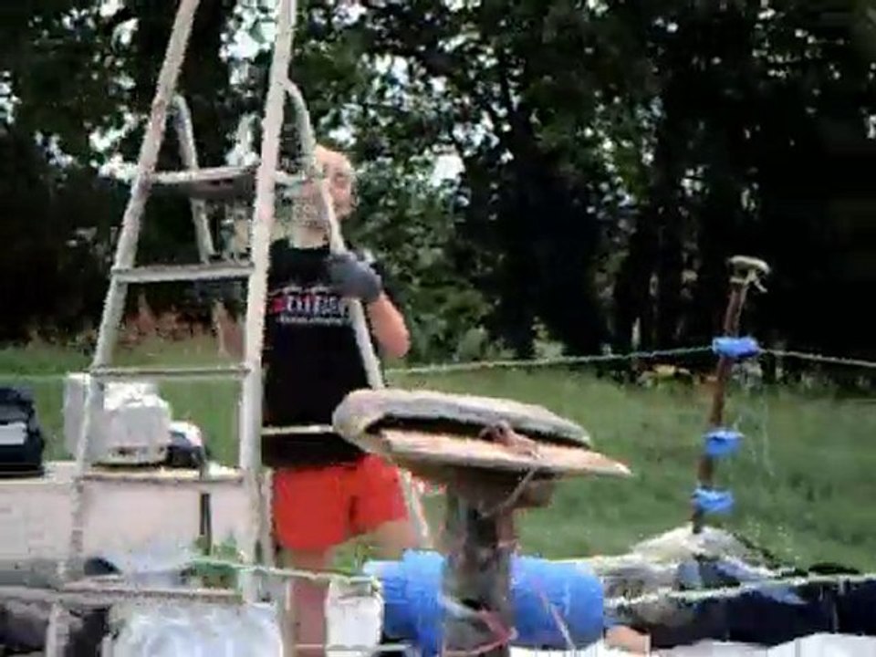 Ladder Match entre TNT Man VS Dark Blade