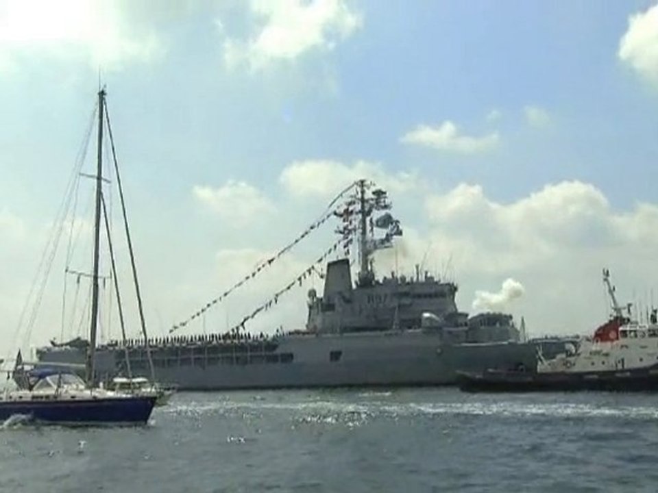 Le dernier retour du porte-hélicoptères Jeanne d'Arc à Brest