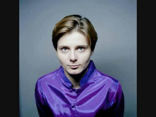 Clip dédié au génie et à la clairvoyance de Caroline Fourest