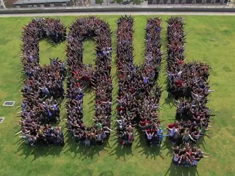 Logo humain Couleur 3 - le clip