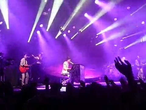 Mika - Billy Brown (Live @ Festi'Neuch '10, 03.06.2010)