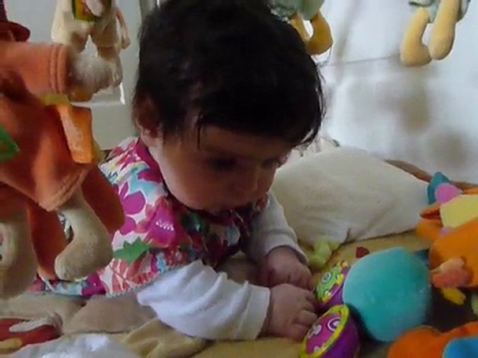 Elya sur son tapis