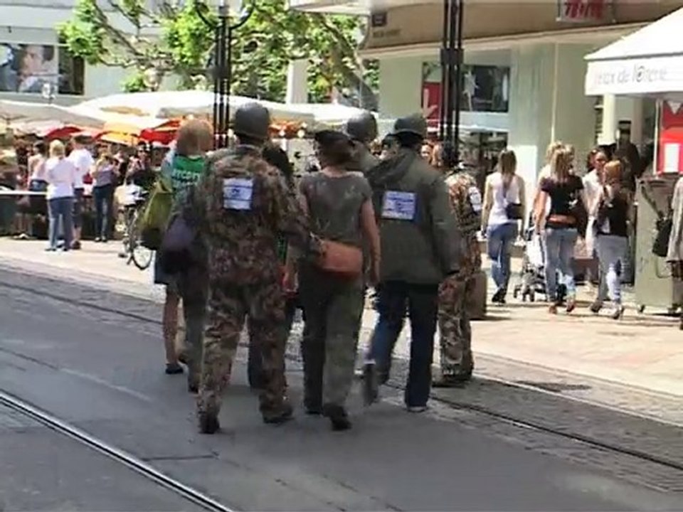 Vidéo action BDS Israël - H&M Genève - 29.05.2010.MPG