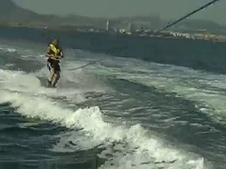 Rubén haciendo Wakeboard casi perfecto