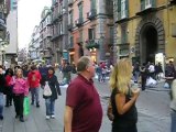 Venditori estracumunitari in un viale a Napoli maggio 2010
