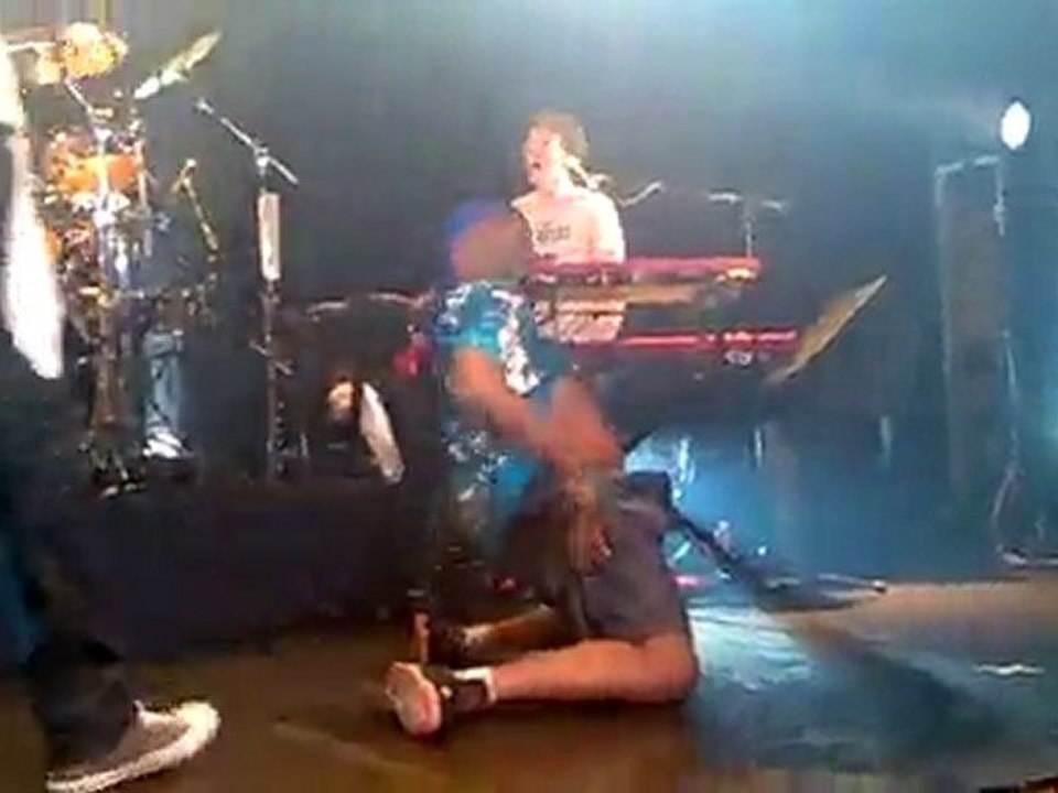 Féfé au bataclan 4.06.10_ final Dj Fun