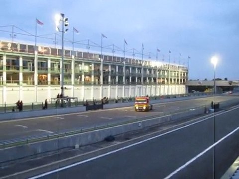 VIDEO GIMKHANA 2camions magny cours MAI 2010