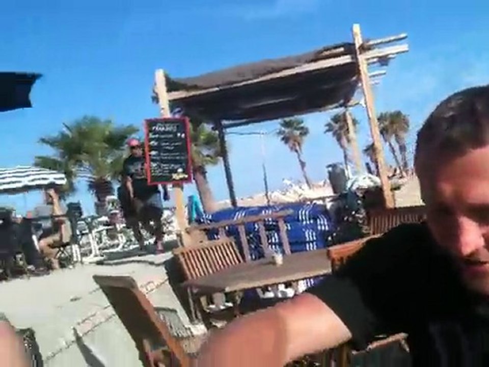 avec ted et greg suite autre terasse les pied dans le sable