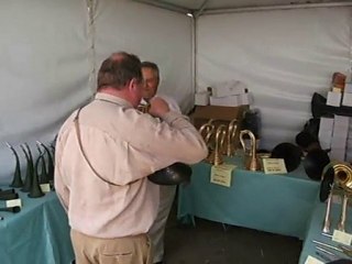 FANFARE sonnée avec une trompe très spéciale...