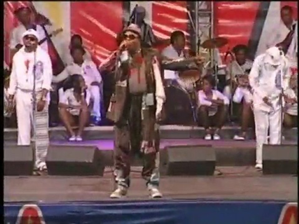 JB MPIANA SUR LA ROUTE DE L' ALBUM "SOYONS SERIEUX"