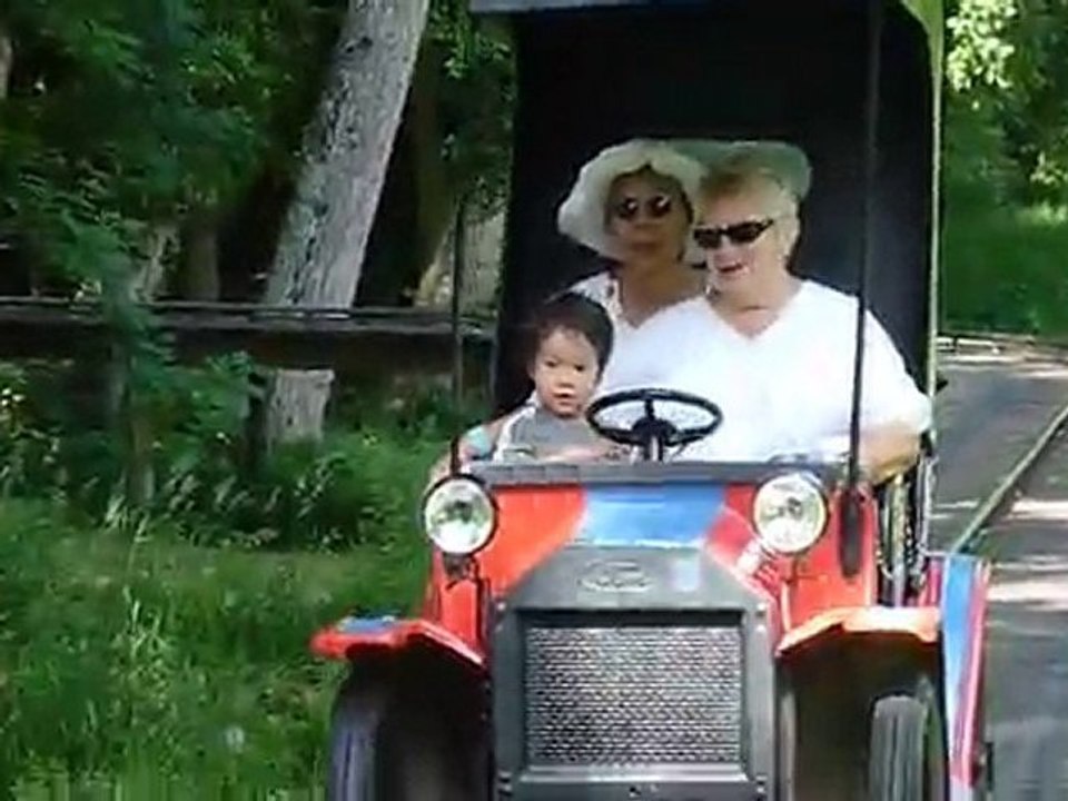 France, 2010 Olivier,Marie-Rose, Claudine en voiture!