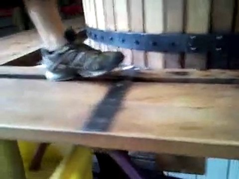 Notre pressoir manuel lors des vendanges 2009 partie 1