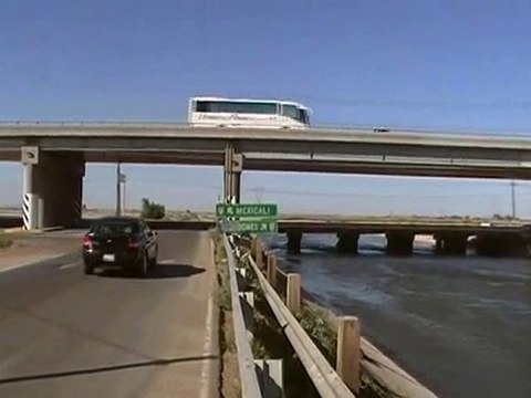 El 7.2 Causo daños a la carretera Mexicali-San Luis.