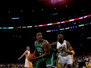 Kevin Garnett finds Glen Davis inside for the dunk.