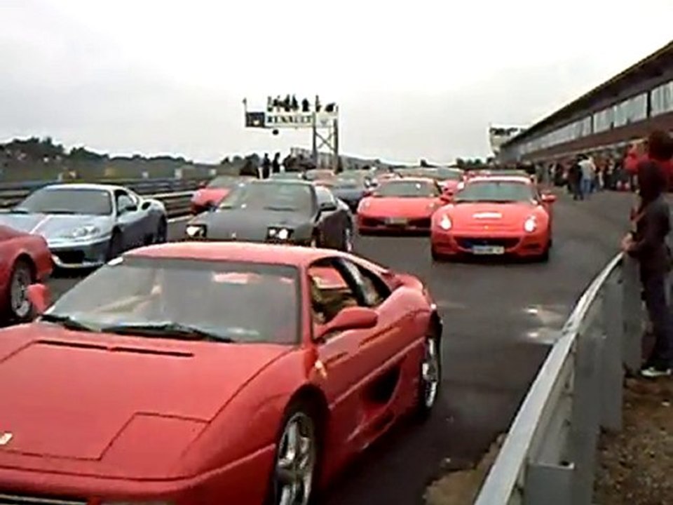 06.06.2010. Parade Ferrari au circuit du Val de Vienne