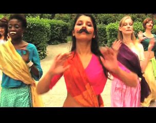 Une moustache de trop