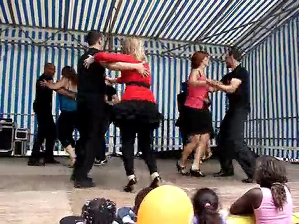 Démo de Salsa à Orly par Salsa Caliente