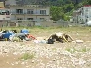 Nisida, la spiaggia-discarica