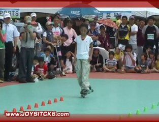 Xu Xinyu Incroyable Slalom en Roller (HQ)