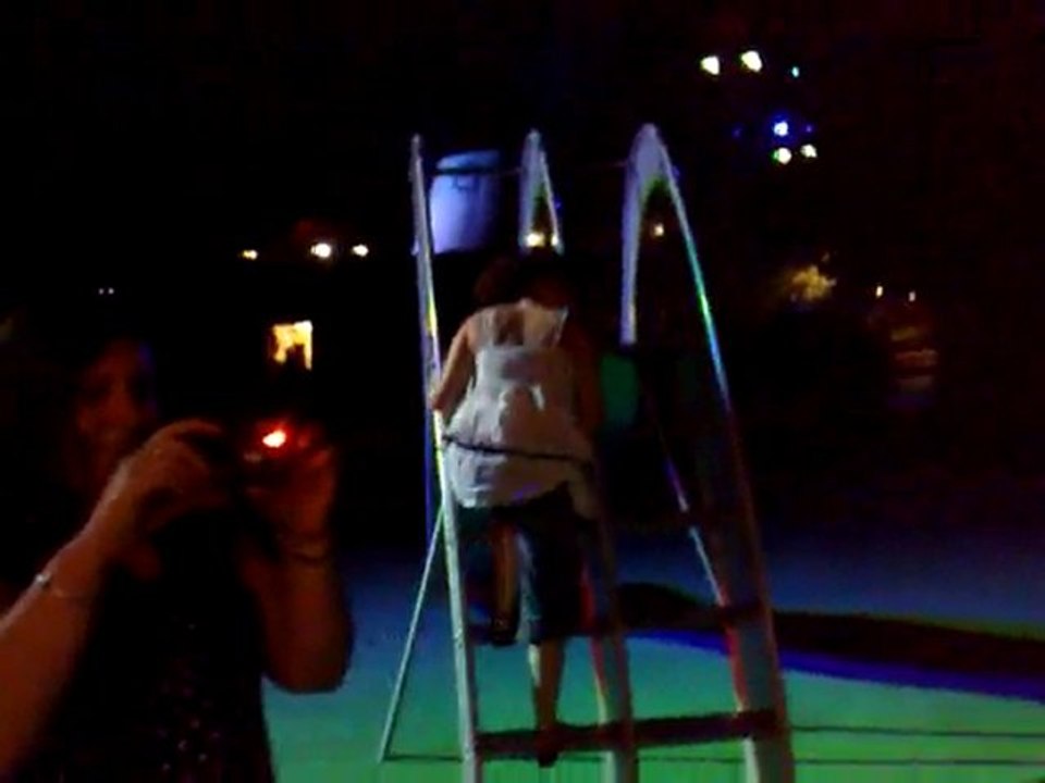 2 filles un tobogan !