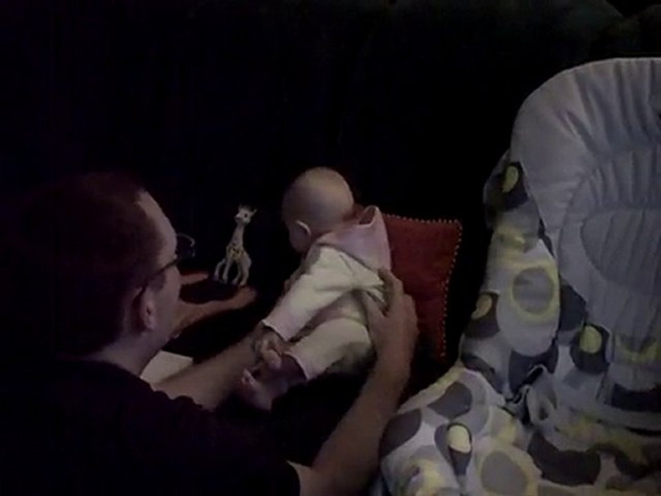 Je joue avec Papa 2.AVI