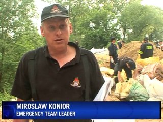 Polish villagers struggle against floods