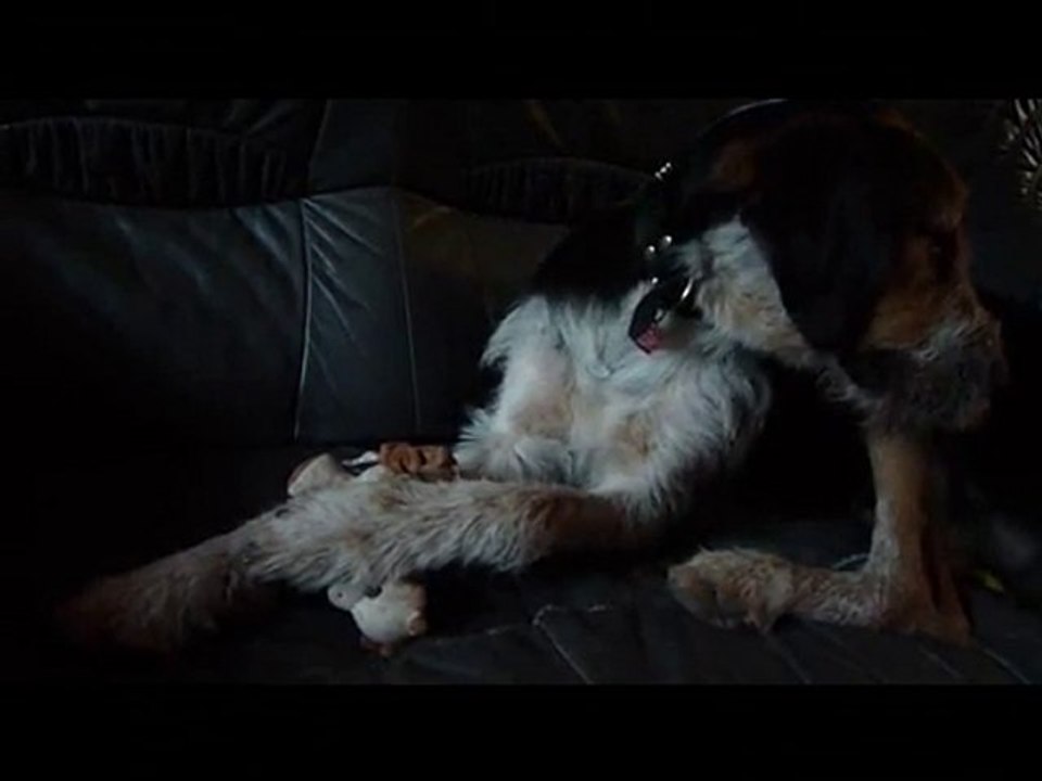Eliot et son jouet