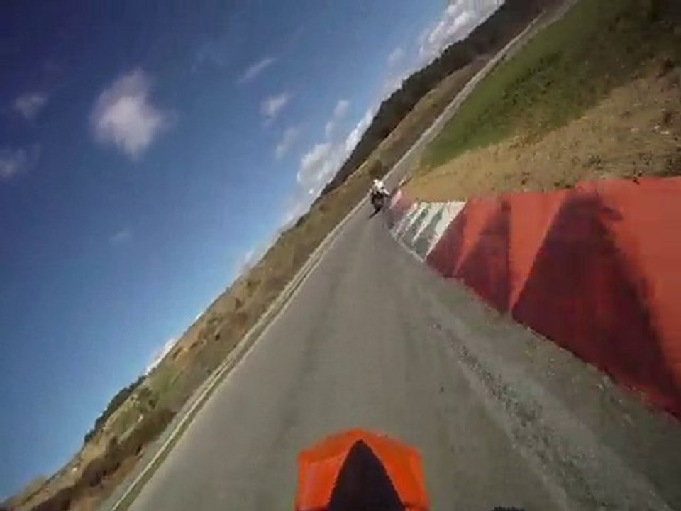 690 smc vs cbr 600 rr circuit Alés