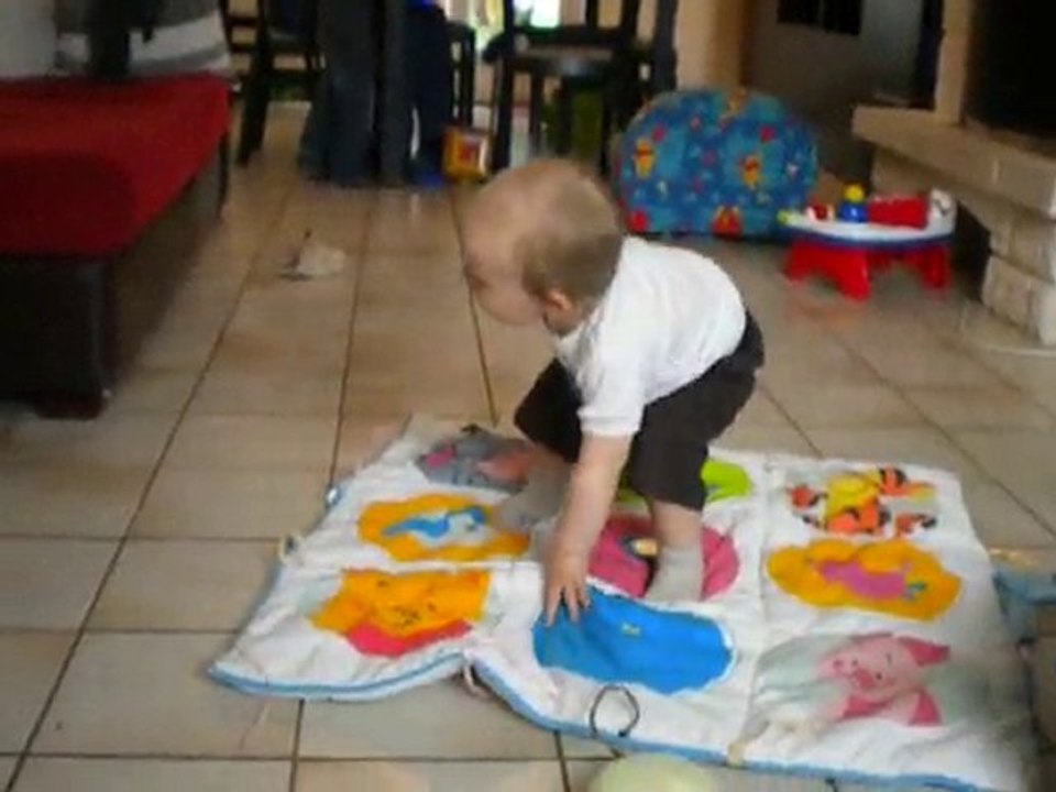 MAthéo et ses essais pour marcher