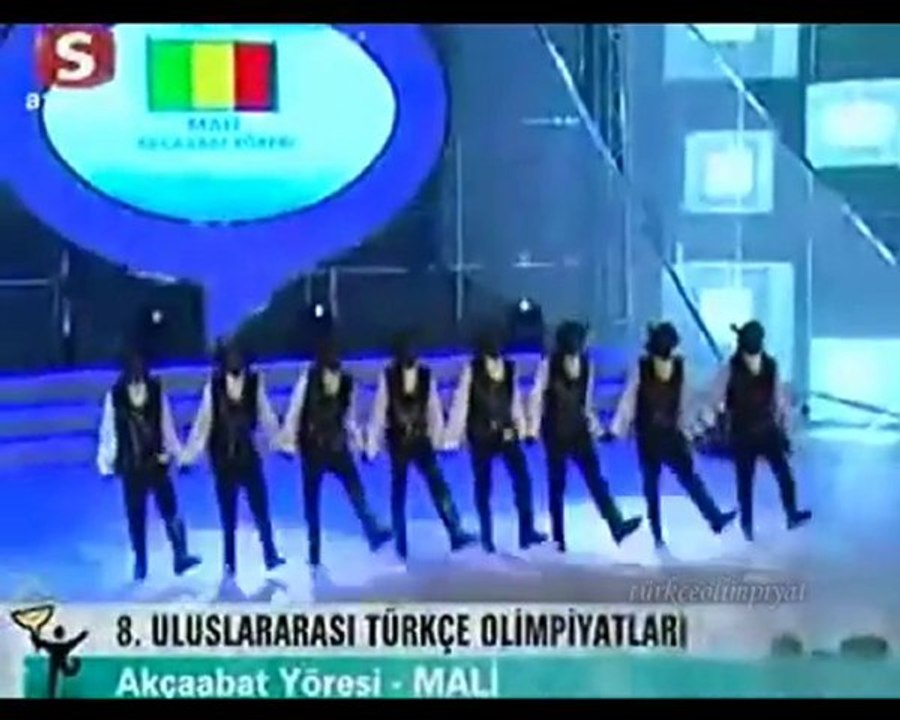Mali Akçaabat halk oyunu 8.Türkçe Olimpiyatı