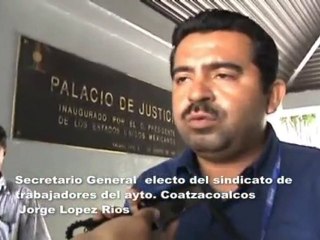 Trabajadores del ayuntamiento de Caotazacoalcos en Xalapa