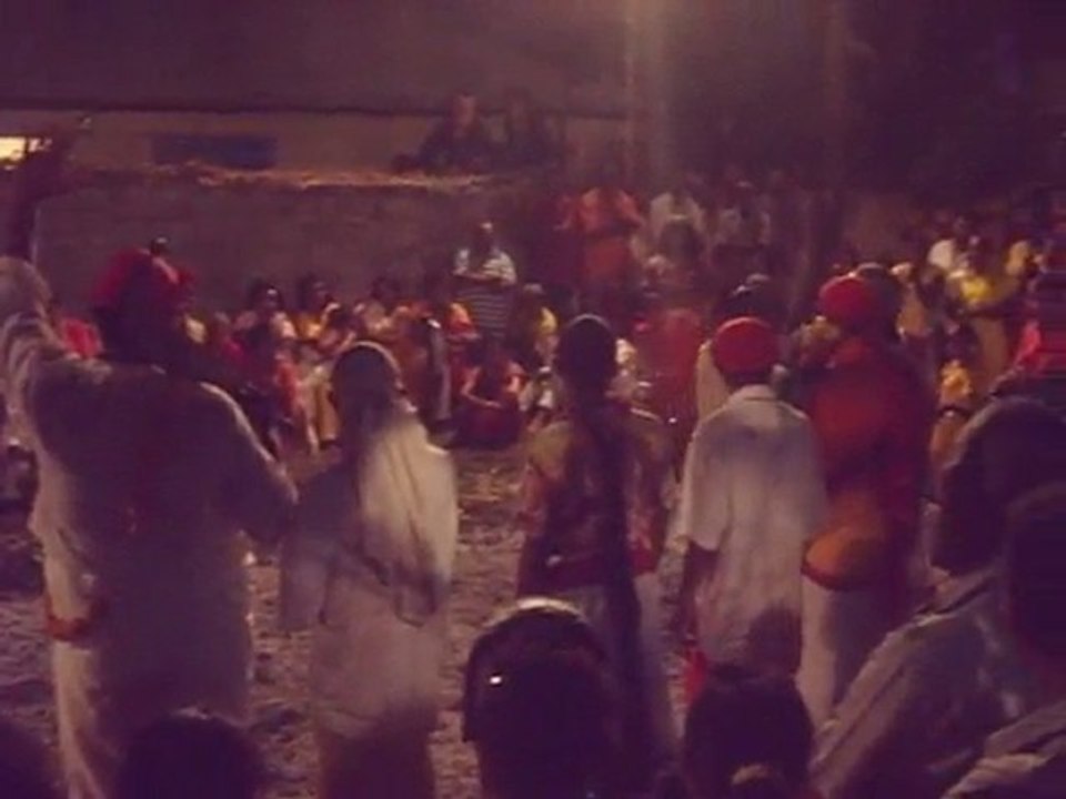 Marche sur le feu à la Ligne des Bambous le 11/04/2010.