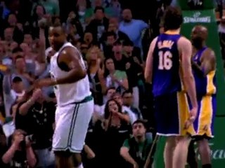 Take another look at Glen Davis' strong move to the hoop dur