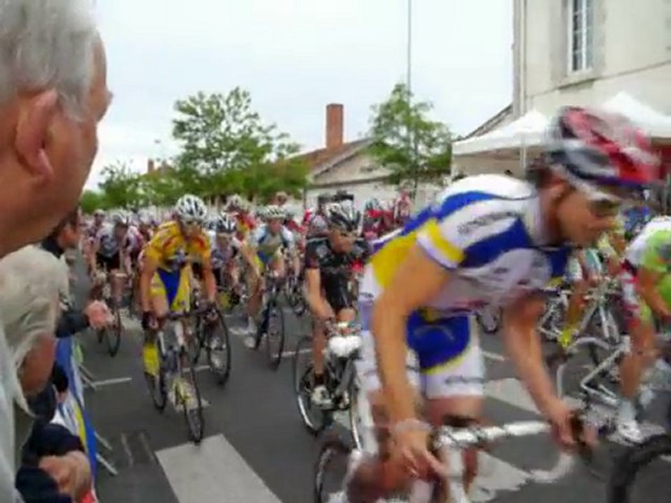 Grand Prix cycliste de la ville de Tours 2010 - le départ
